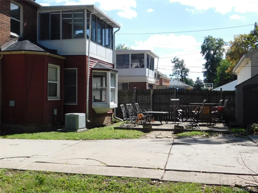 14225 Greenview Road Detroit City, MI 48223