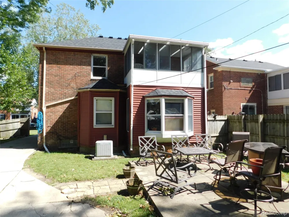 14225 Greenview Road Detroit City, MI 48223