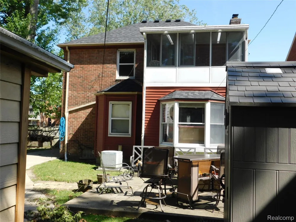 14225 Greenview Road Detroit City, MI 48223