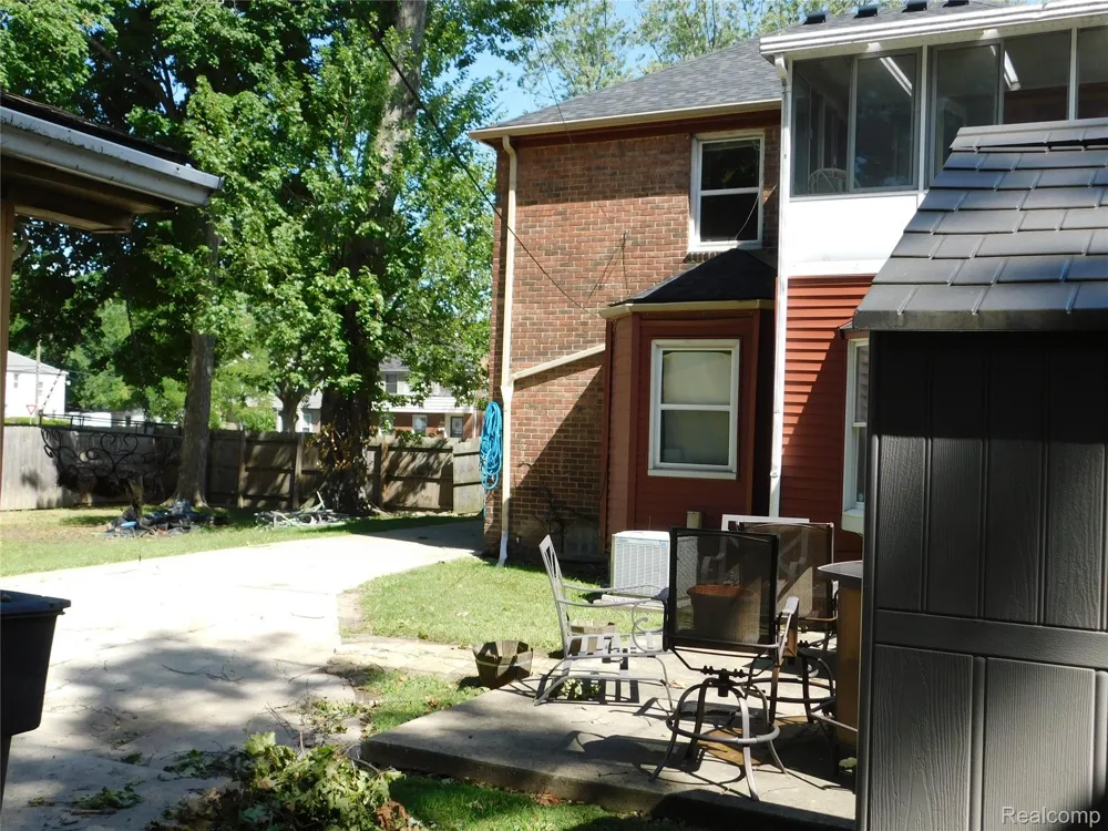 14225 Greenview Road Detroit City, MI 48223