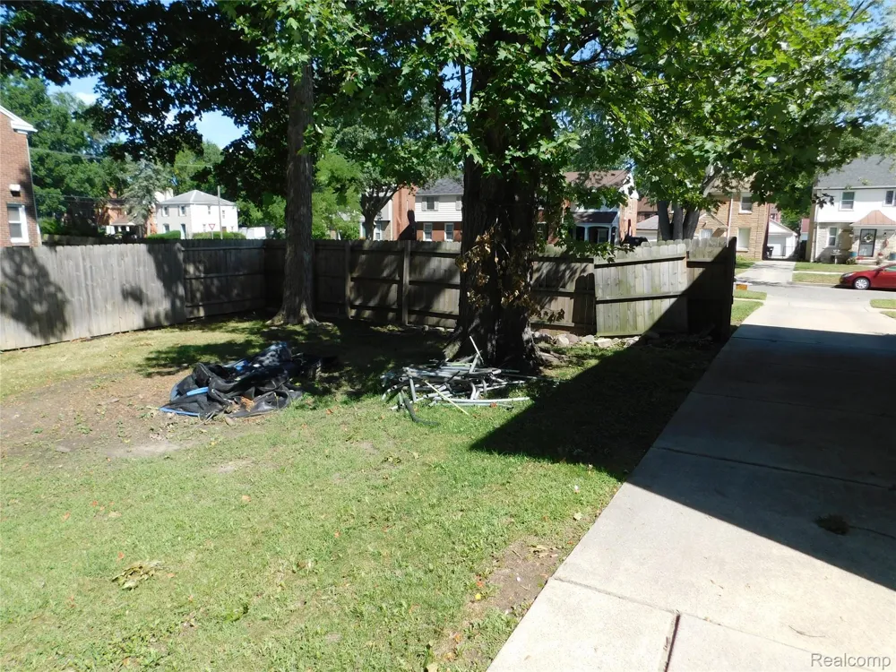 14225 Greenview Road Detroit City, MI 48223