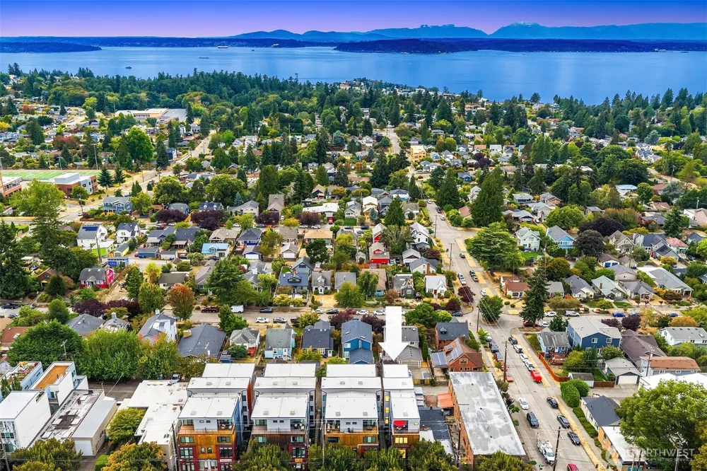 3211 California Avenue SW Seattle, WA 98116