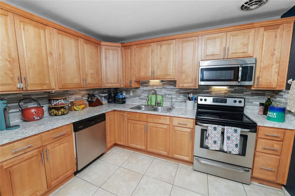 523 NANSEMOND AVENUE Lakeland, FL 33801