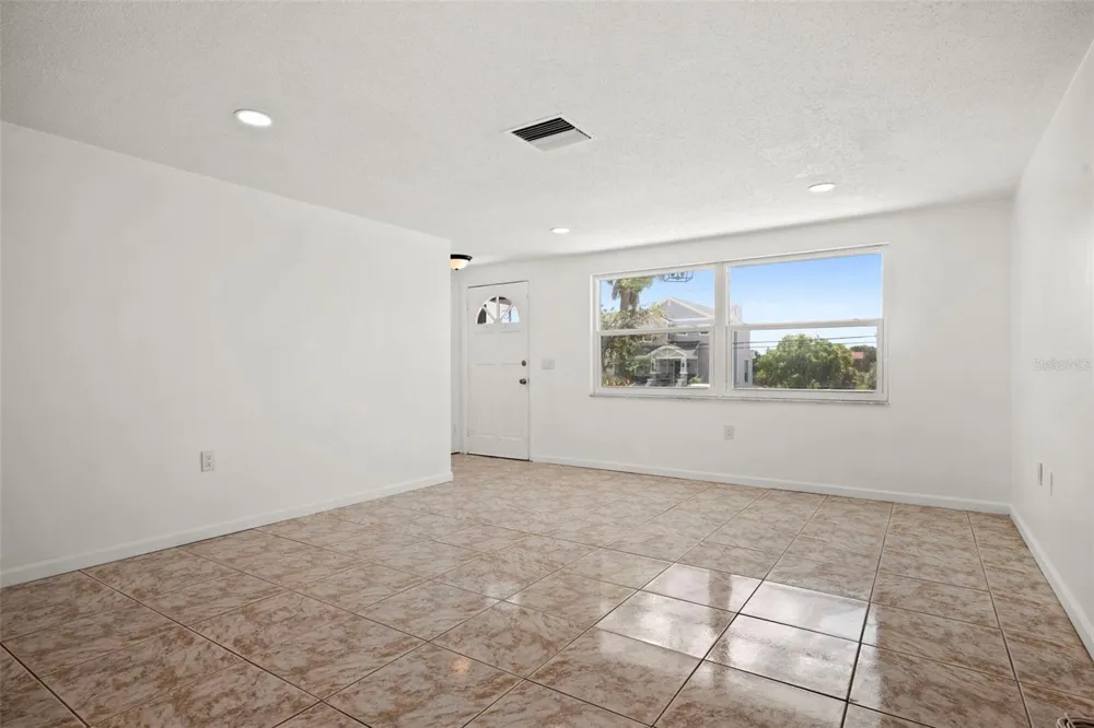 1010 GULF ROAD Tarpon Springs, FL 34689