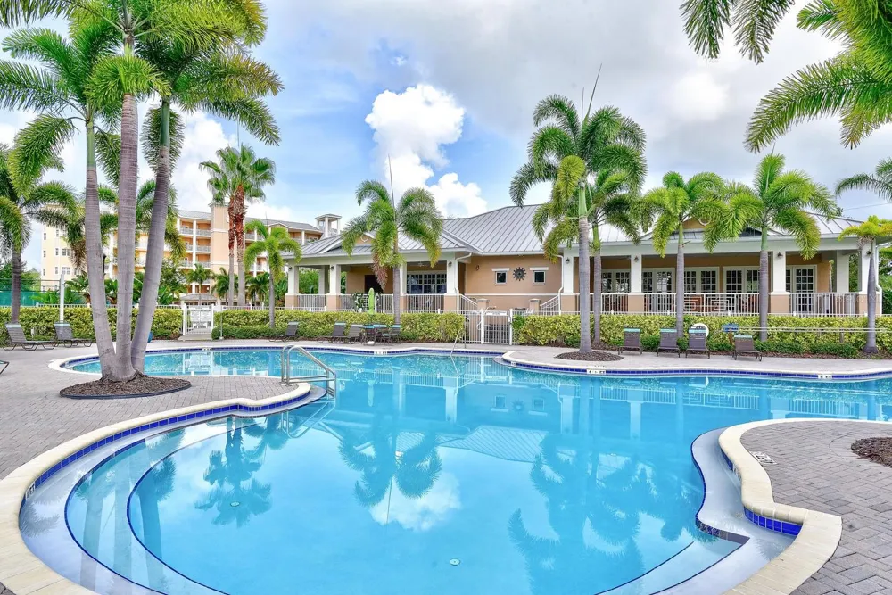 7040 KEY HAVEN ROAD #605 Seminole, FL 33777