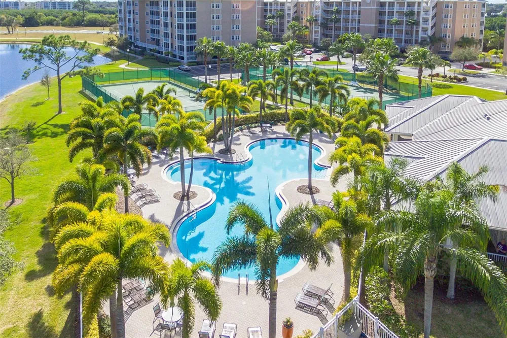 7040 KEY HAVEN ROAD #605 Seminole, FL 33777