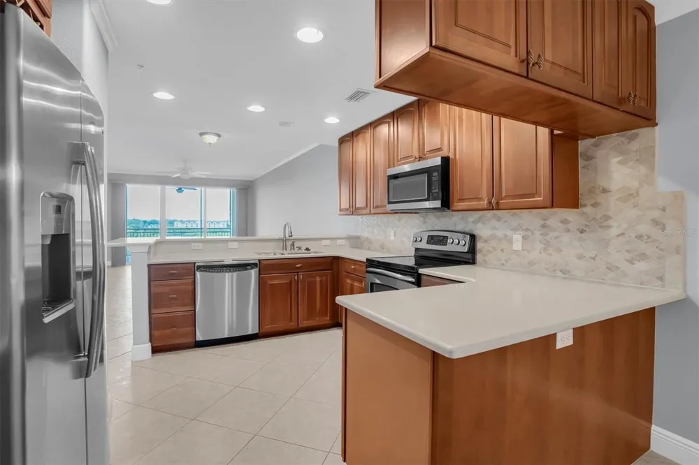 7040 KEY HAVEN ROAD #605 Seminole, FL 33777
