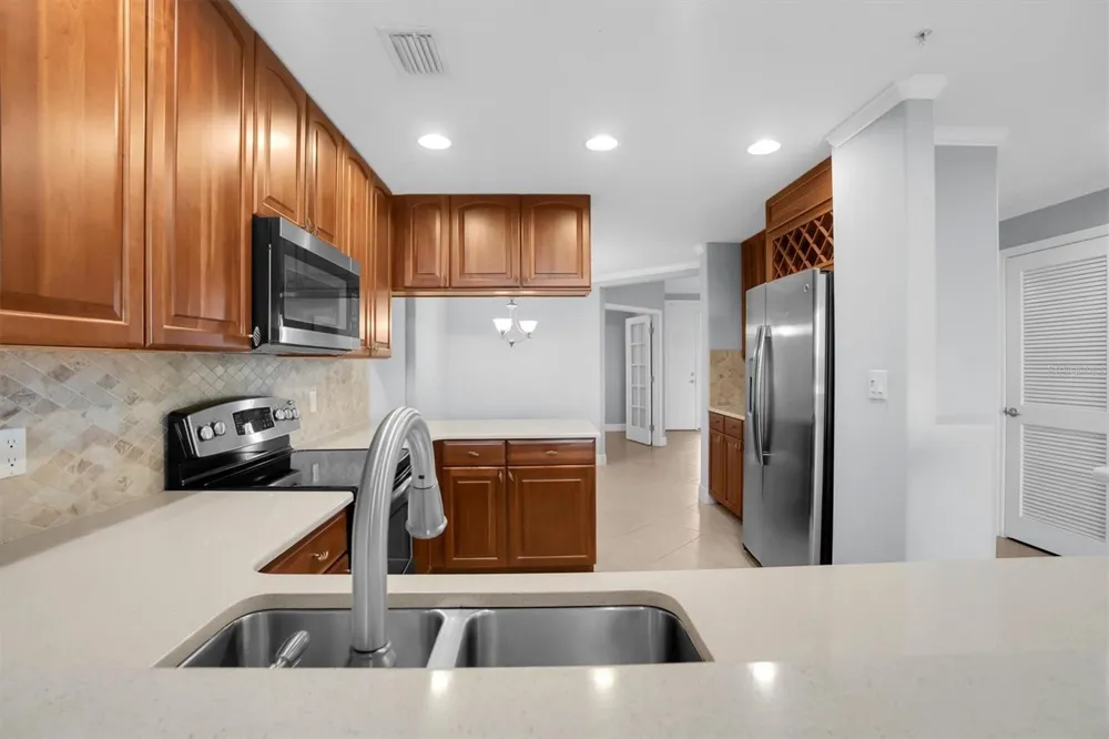 7040 KEY HAVEN ROAD #605 Seminole, FL 33777