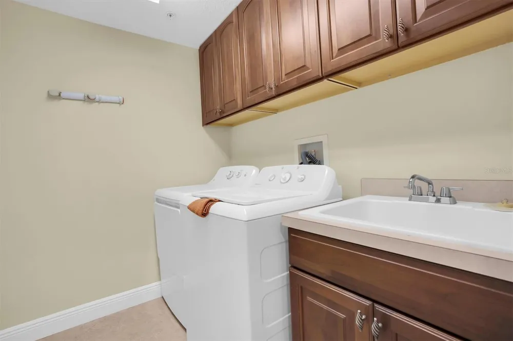 7040 KEY HAVEN ROAD #605 Seminole, FL 33777