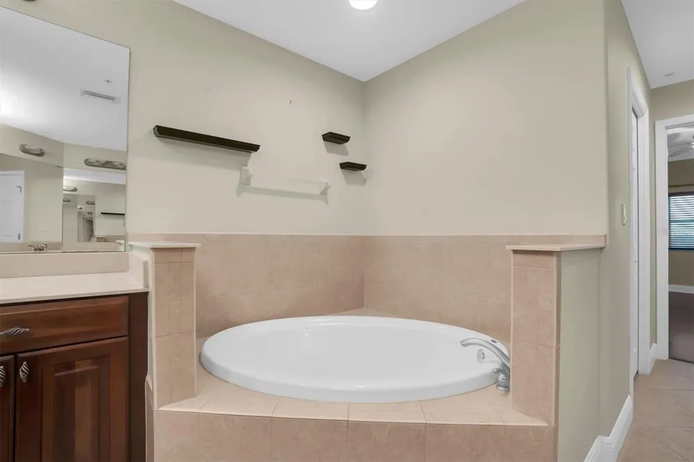 7040 KEY HAVEN ROAD #605 Seminole, FL 33777