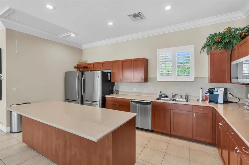 7040 KEY HAVEN ROAD #605 Seminole, FL 33777