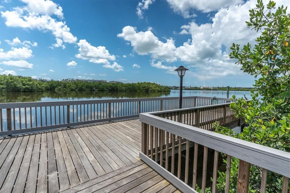 7040 KEY HAVEN ROAD #605 Seminole, FL 33777