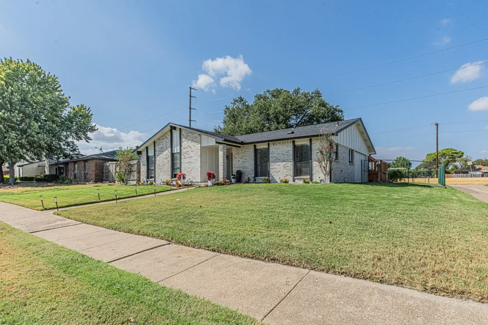 2901 Gayle Drive Garland, TX 75044