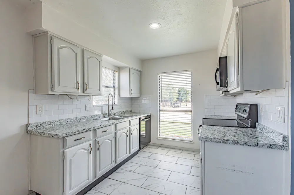 2901 Gayle Drive Garland, TX 75044