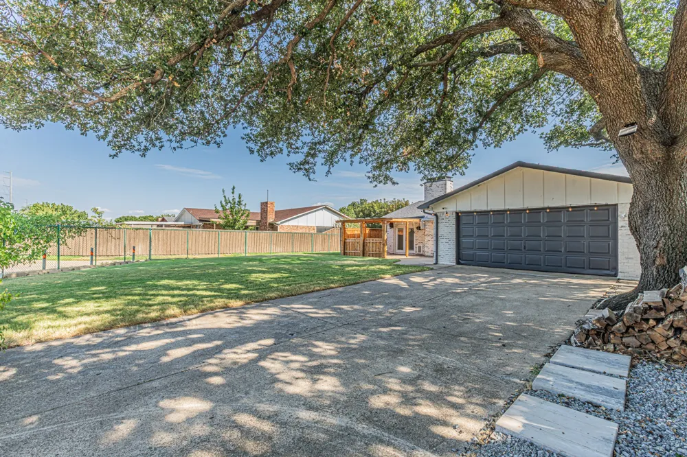 2901 Gayle Drive Garland, TX 75044