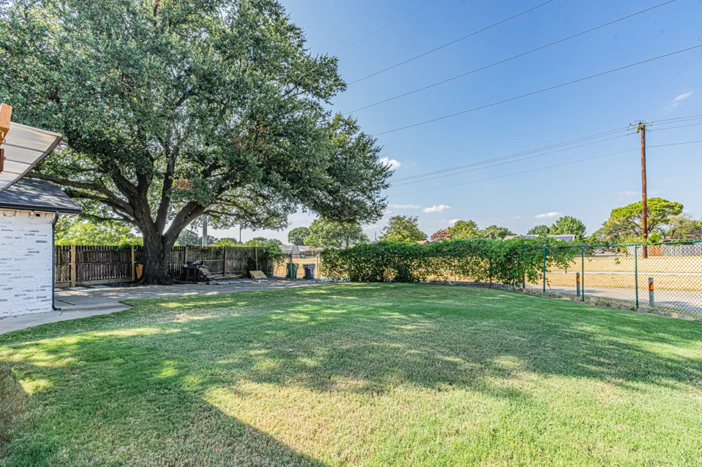 2901 Gayle Drive Garland, TX 75044