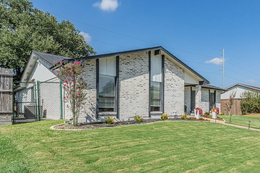 2901 Gayle Drive Garland, TX 75044