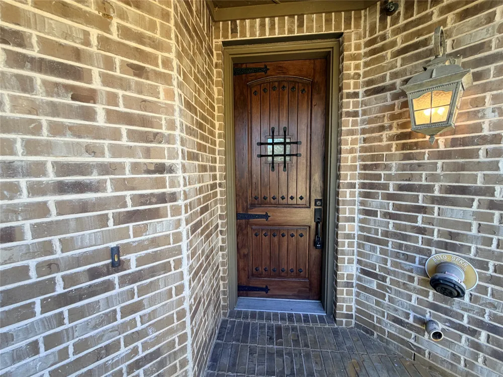 950 Brook Forest Lane Euless, TX 76039