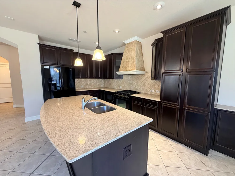 950 Brook Forest Lane Euless, TX 76039