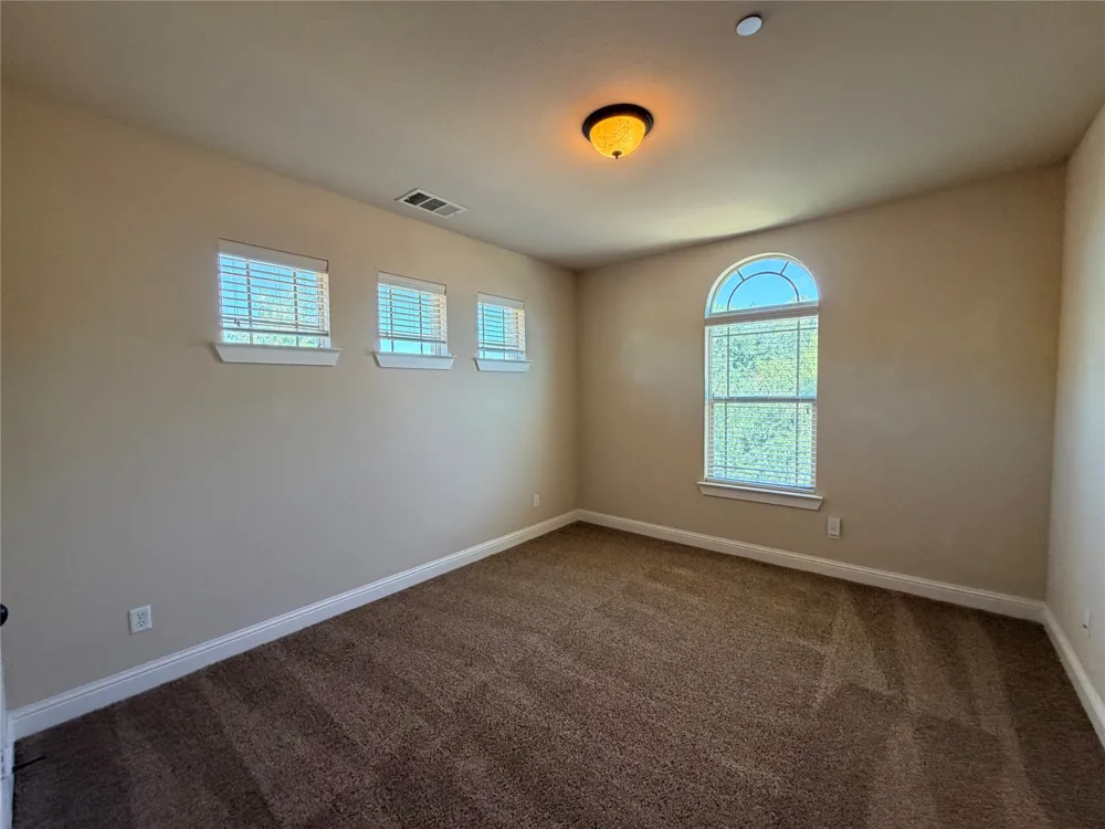 950 Brook Forest Lane Euless, TX 76039