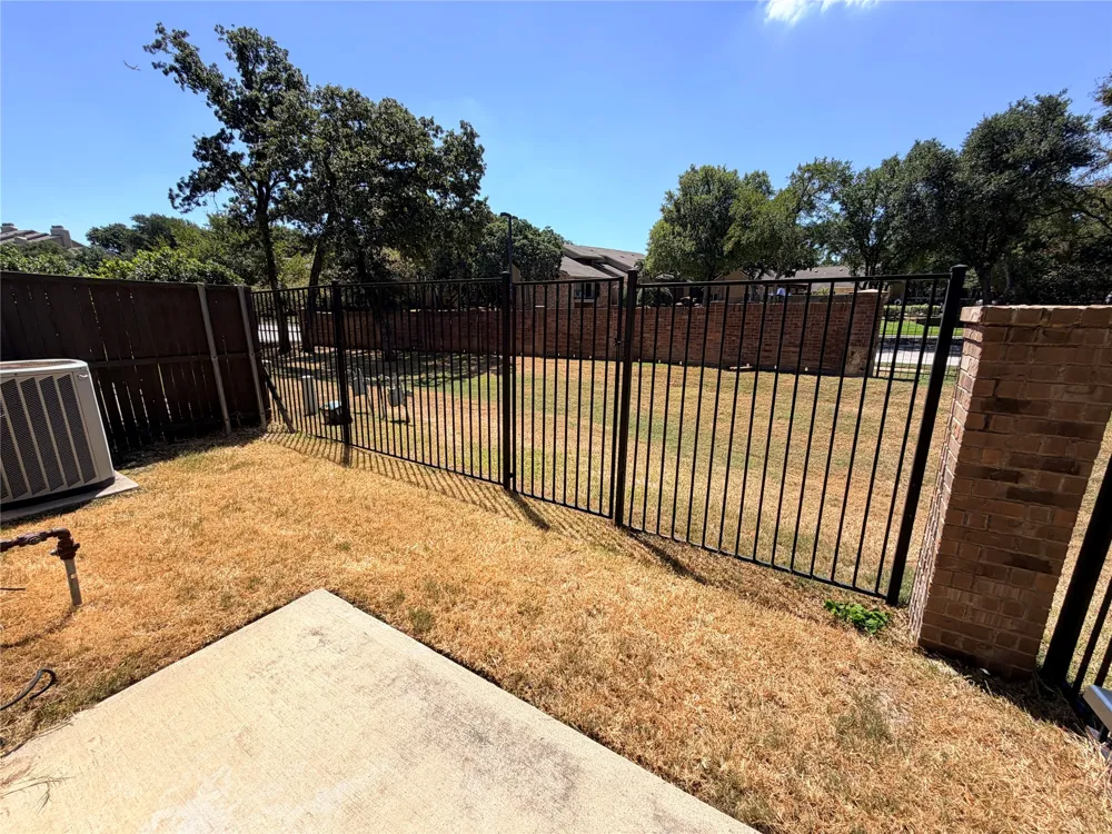 950 Brook Forest Lane Euless, TX 76039