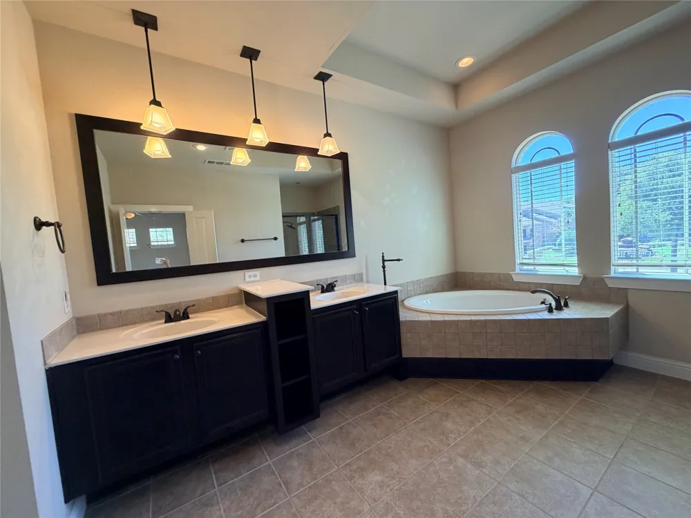 950 Brook Forest Lane Euless, TX 76039