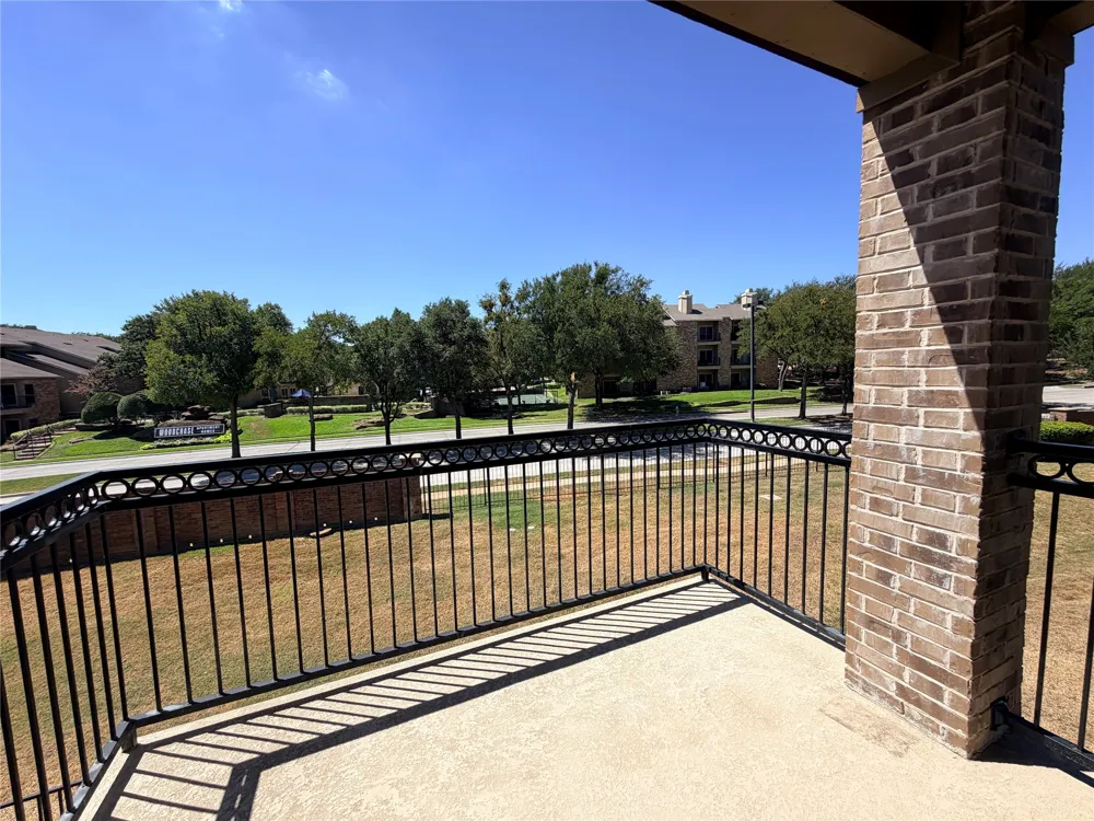 950 Brook Forest Lane Euless, TX 76039