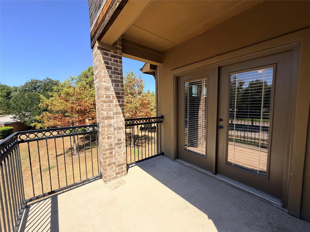 950 Brook Forest Lane Euless, TX 76039
