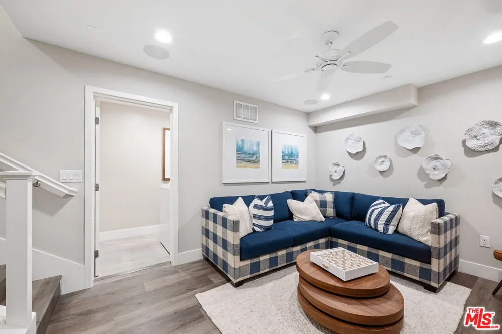 4373 Paxton Place Calabasas, CA 91302