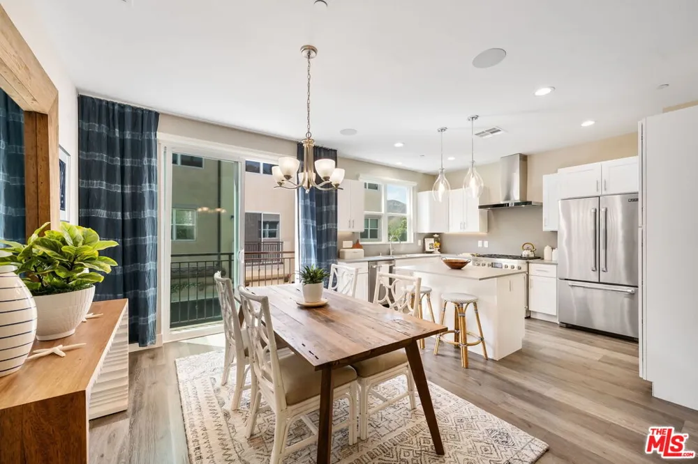 4373 Paxton Place Calabasas, CA 91302