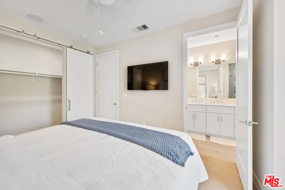 4373 Paxton Place Calabasas, CA 91302