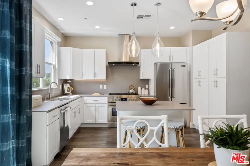 4373 Paxton Place Calabasas, CA 91302