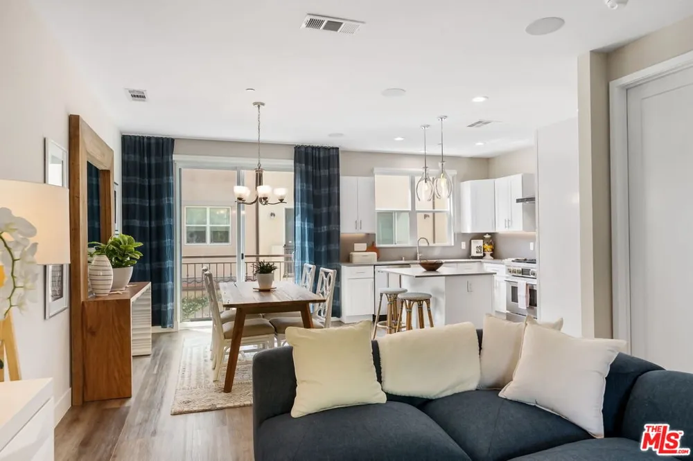 4373 Paxton Place Calabasas, CA 91302