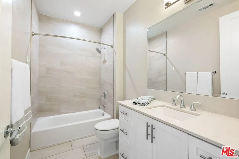 4373 Paxton Place Calabasas, CA 91302