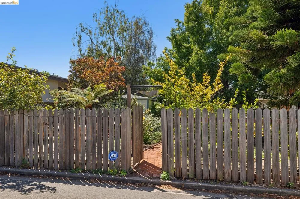 3027 Regent St Berkeley, CA 94705