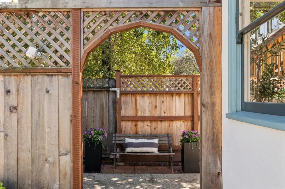 3027 Regent St Berkeley, CA 94705