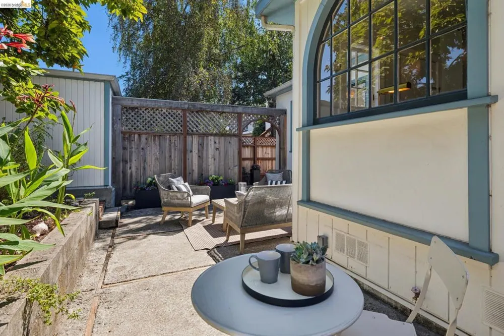 3027 Regent St Berkeley, CA 94705