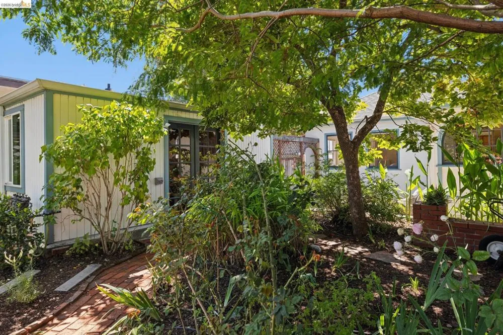 3027 Regent St Berkeley, CA 94705