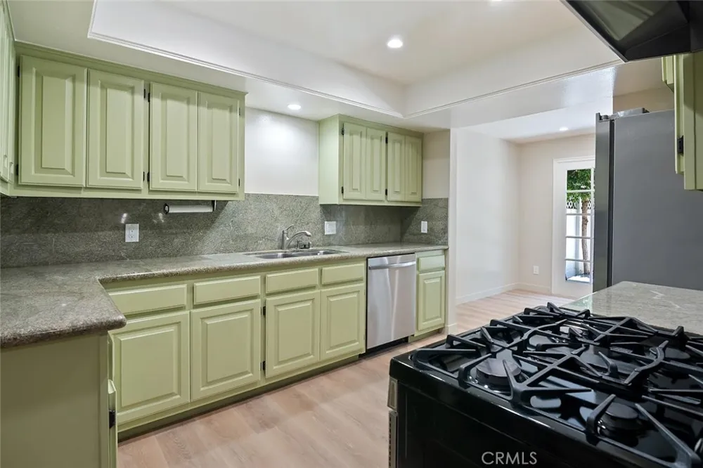 18850 Hatteras Tarzana, CA 91356
