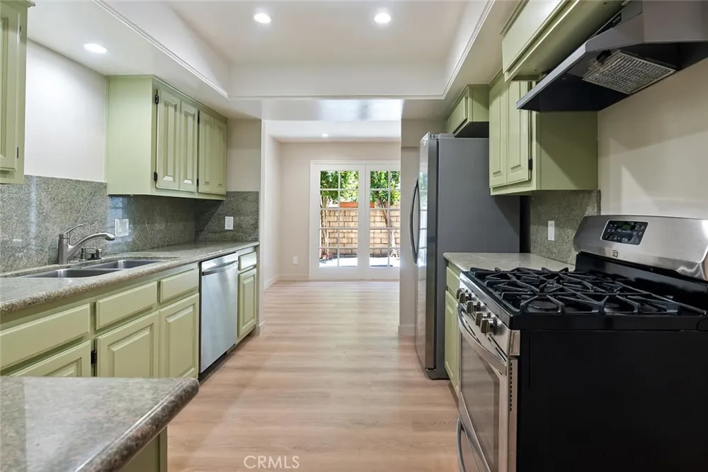 18850 Hatteras Tarzana, CA 91356
