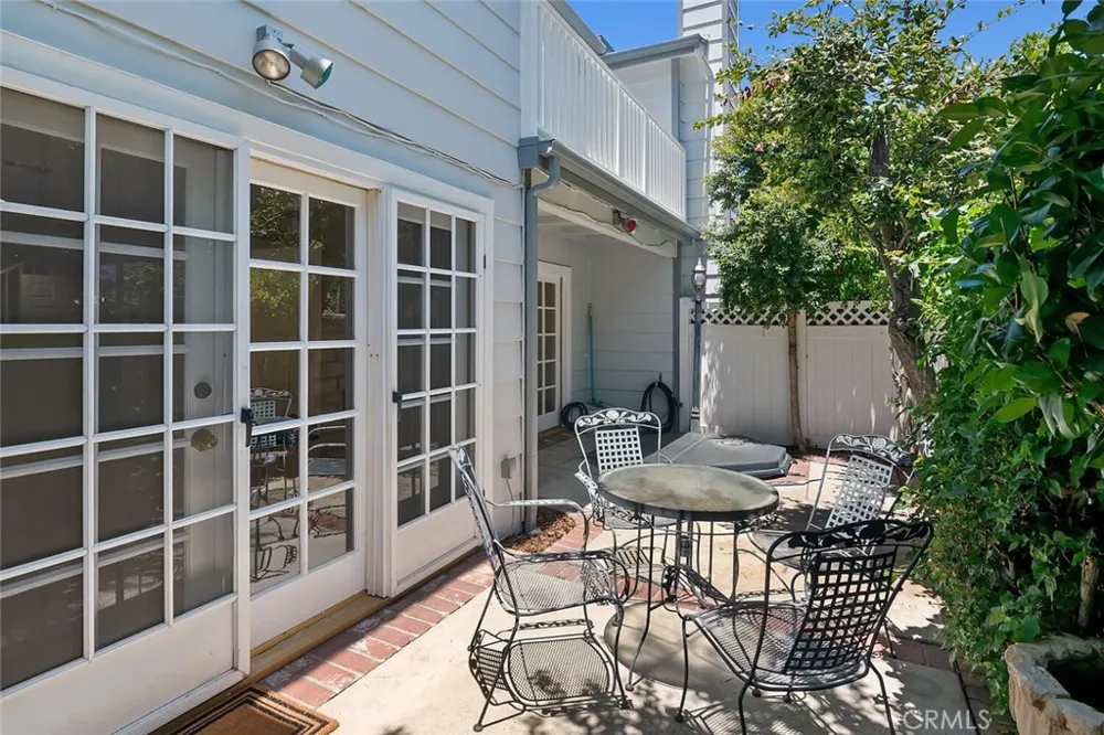 18850 Hatteras Tarzana, CA 91356