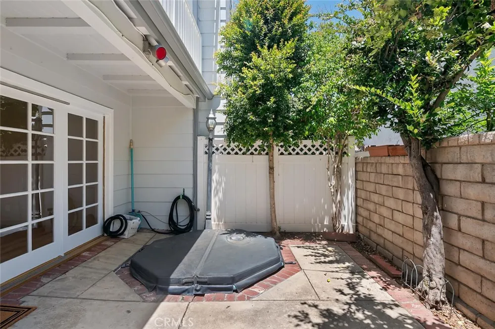 18850 Hatteras Tarzana, CA 91356