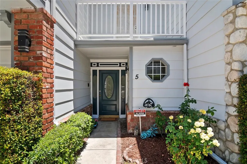 18850 Hatteras Tarzana, CA 91356