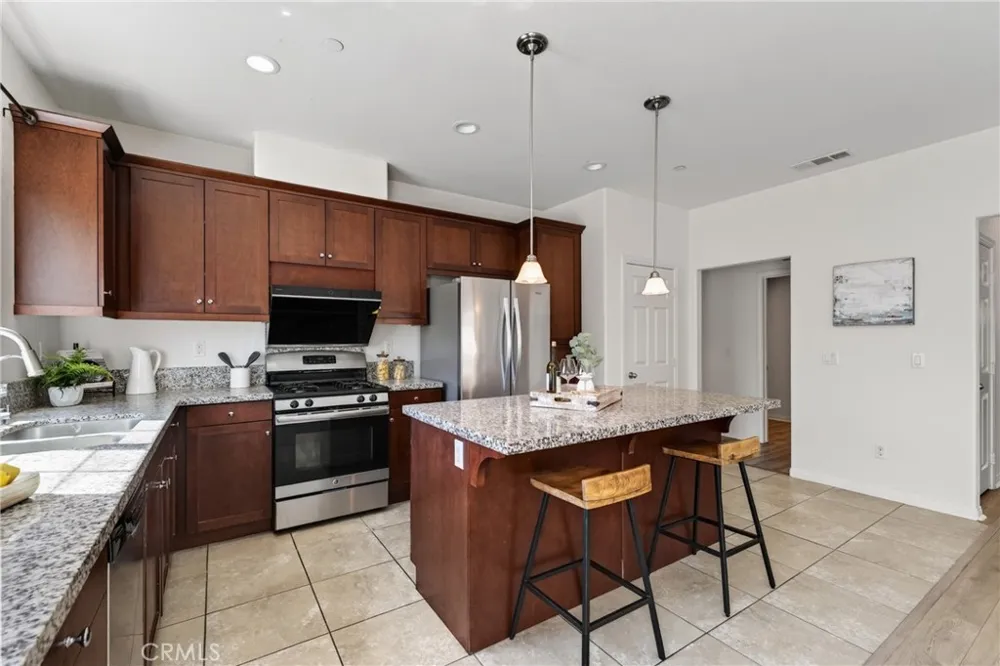 10957 Coalinga Montclair, CA 91763