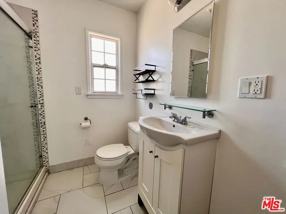 2333 S Garth Avenue #1/2 Los Angeles, CA 90034