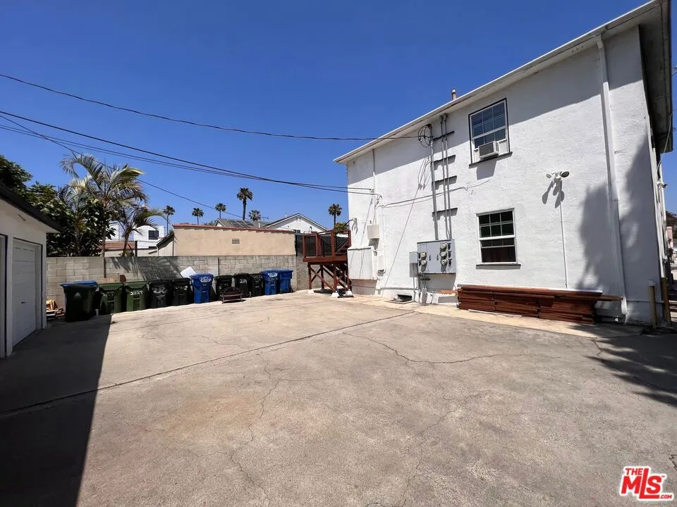 2333 S Garth Avenue #1/2 Los Angeles, CA 90034