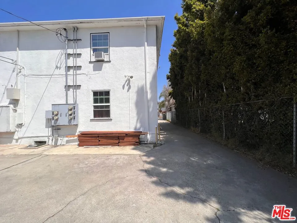 2333 S Garth Avenue #1/2 Los Angeles, CA 90034