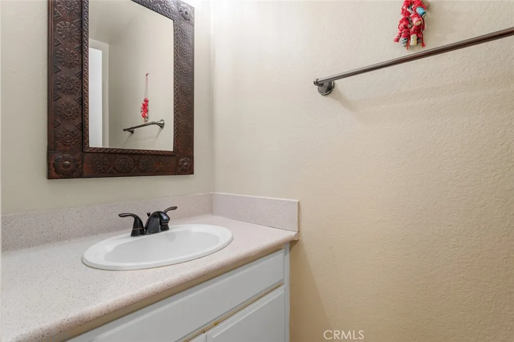 66 Mockingbird Court Oak Park, CA 91377