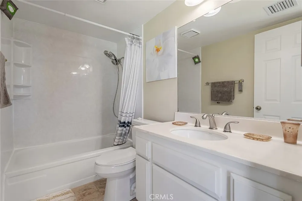 66 Mockingbird Court Oak Park, CA 91377