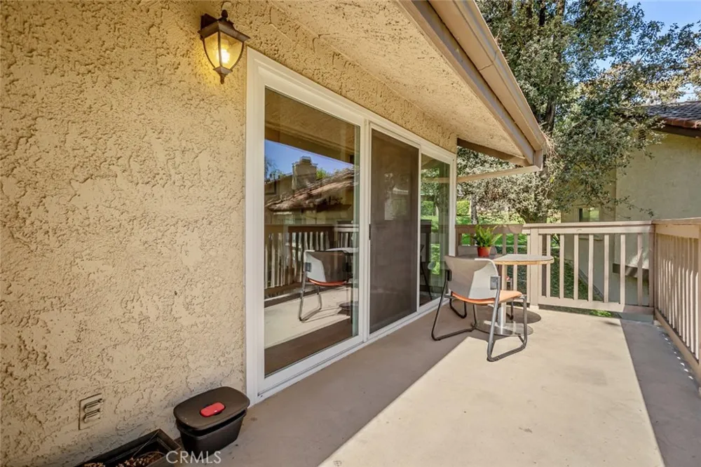 66 Mockingbird Court Oak Park, CA 91377